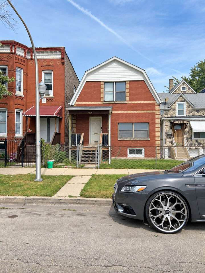 Property Photo:  4634 W Ohio Street  IL 60644 