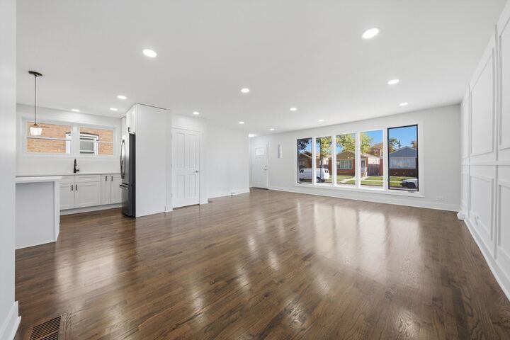 Property Photo: 4812 S Leclaire Avenue IL 60638