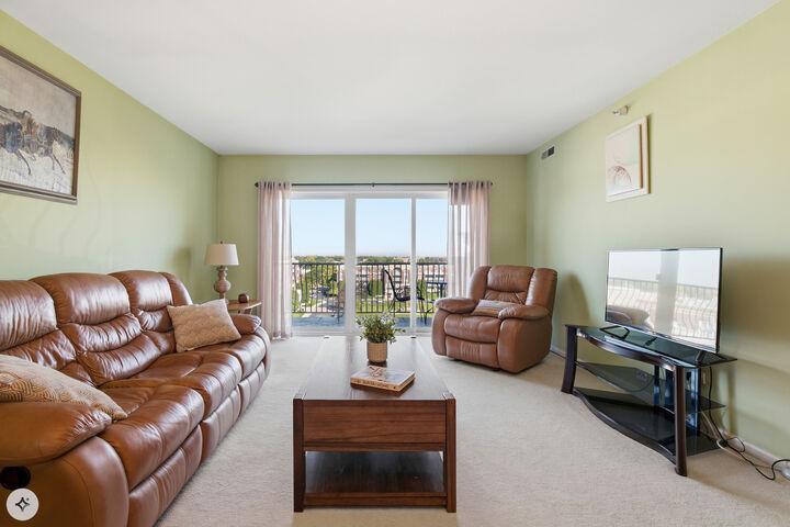Property Photo:  7061 W Touhy Avenue 710  IL 60714 
