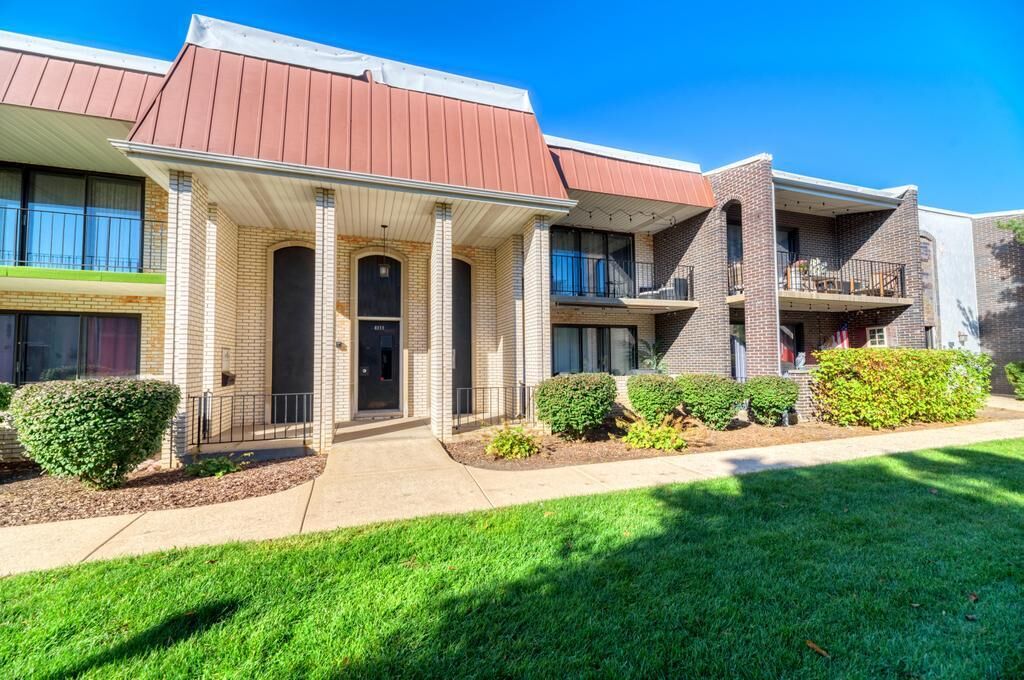 Property Photo:  4111 W 98th Street D  IL 60453 