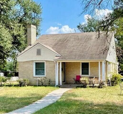 Property Photo:  148 East Menefee  TX 75901 