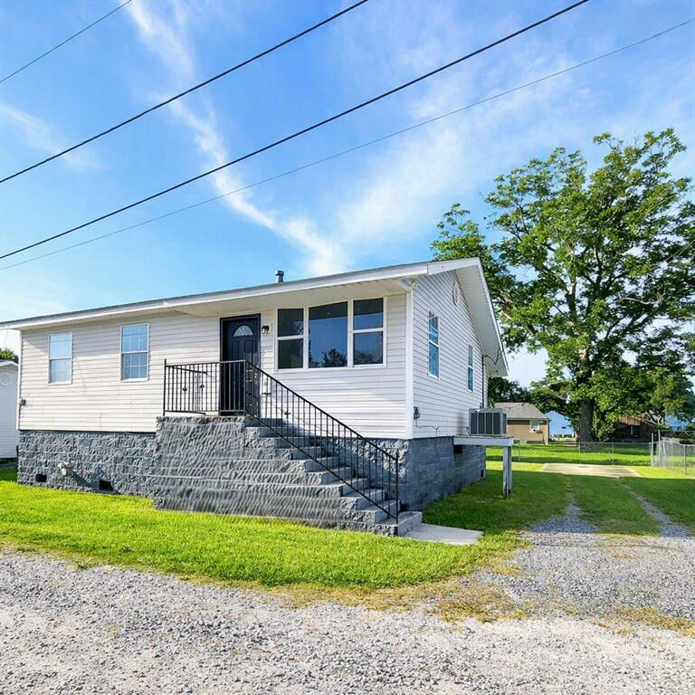 Property Photo:  106 Treuil Lane  LA 70037 