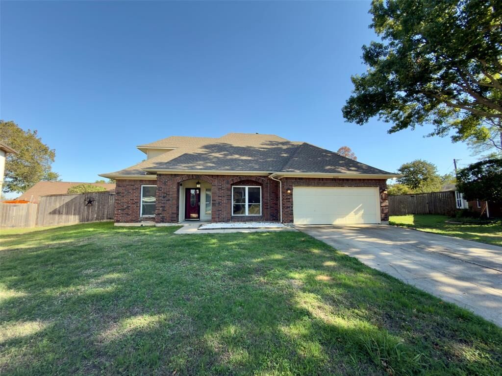 Property Photo:  5609 Farris Drive  TX 76017 