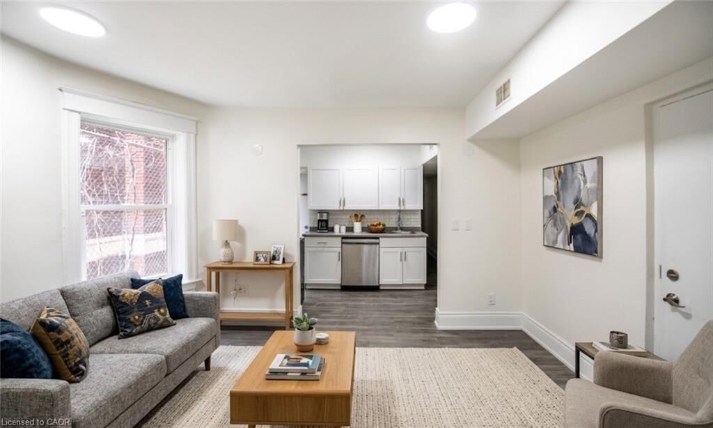 Property Photo:  709 Main E Street 2  ON L8M 1K8 