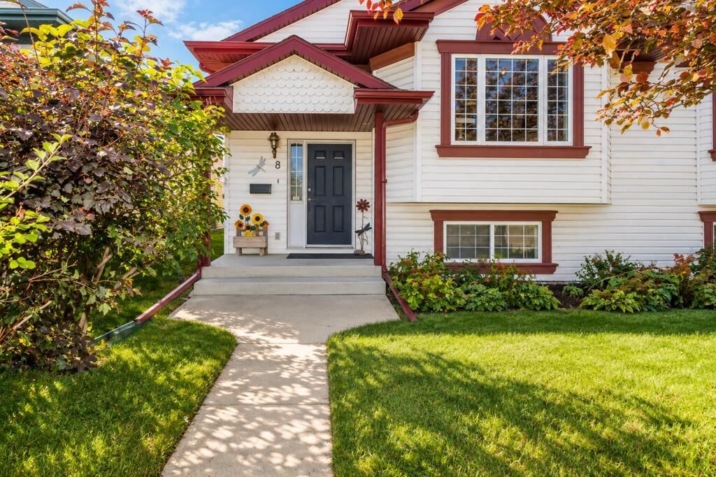 Property Photo: 8 Daines Avenue AB T4R 2W2