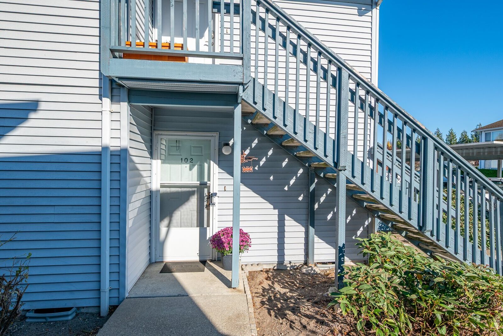Property Photo:  730 SE 8th Avenue B102  WA 98277 