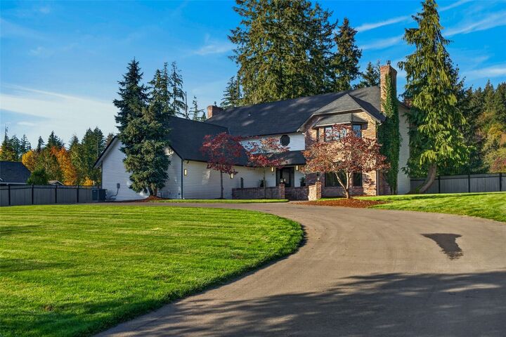 Property Photo:  21620 SE May Valley Road  WA 98027 