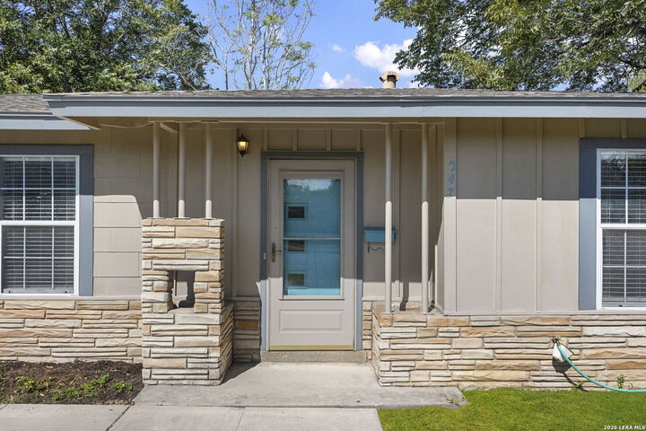 Property Photo: 247 Creath Pl TX 78221