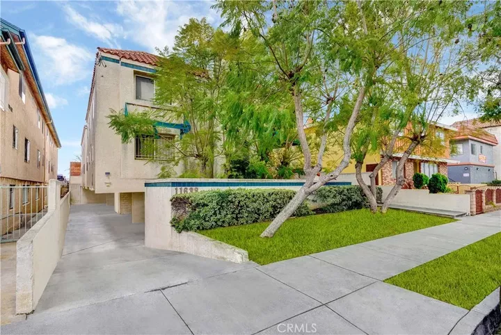 Property Photo:  11638 York Avenue 4  CA 90250 