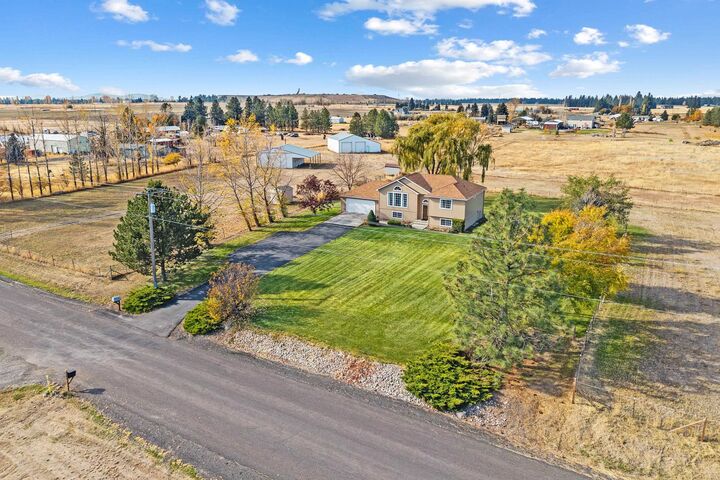 Property Photo: 908 S Fairchild St WA 99022