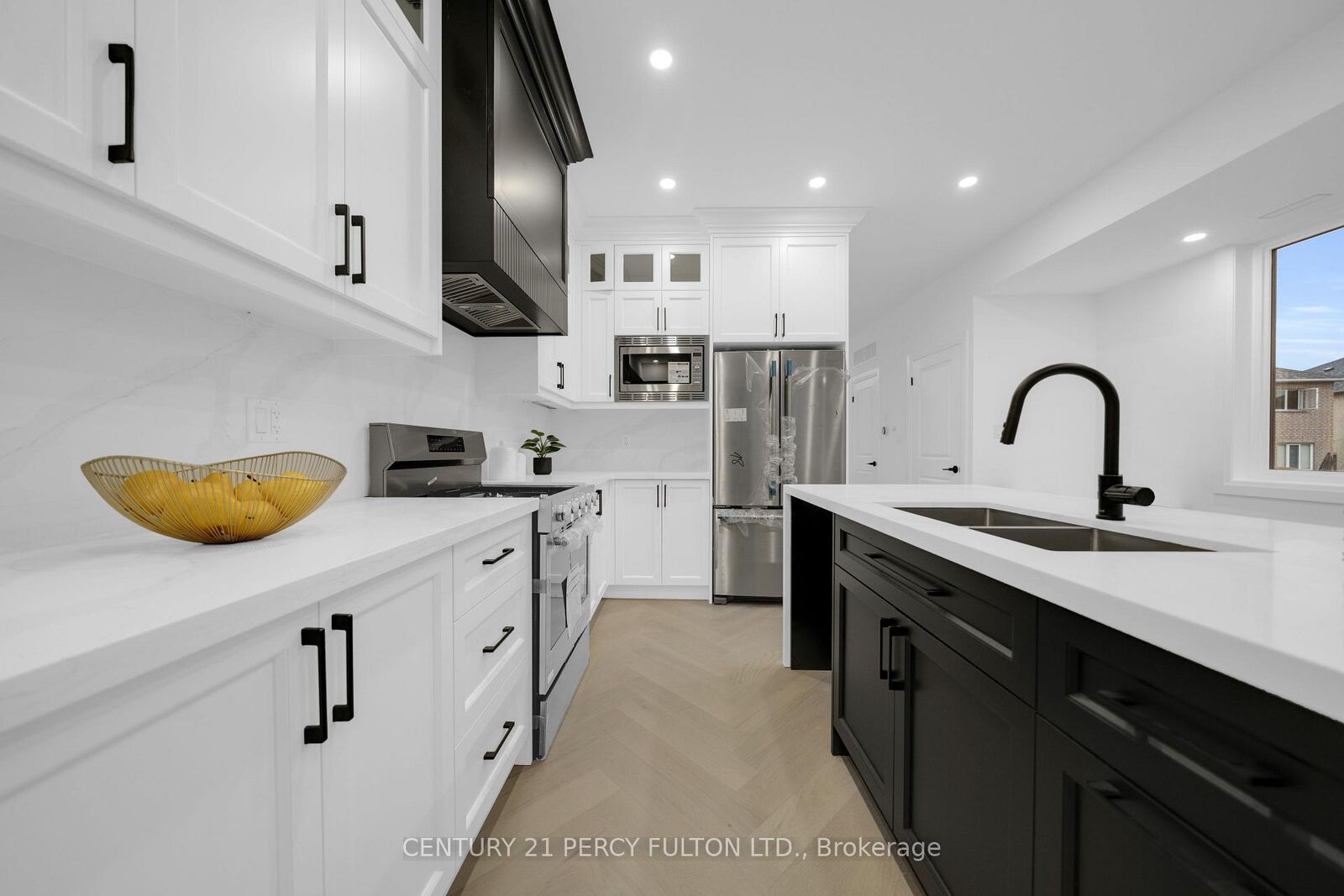 Property Photo: 6635 Clock Court 6 ON L5W 1N2