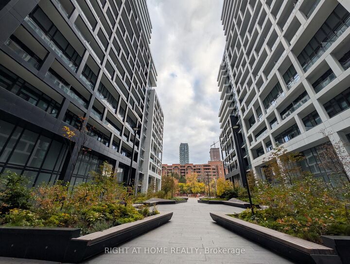 Property Photo:  60 Princess Street 1721  ON M5A 2C7 