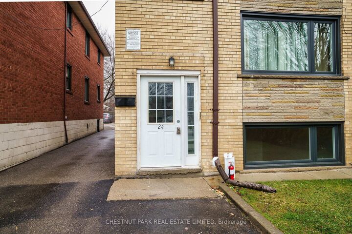 Photo de la propriété: 24 Heman Street 1 ON M8V 1X5