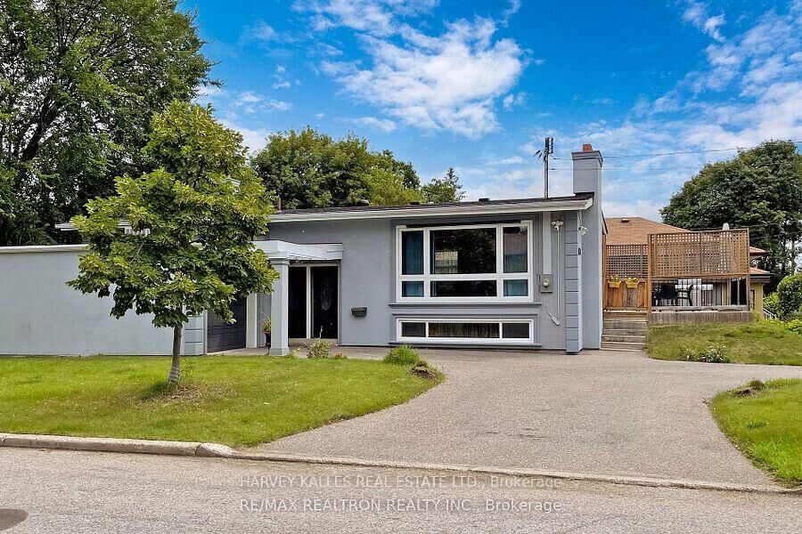 Property Photo: 142 Combe Avenue Lower ON M3H 4K1