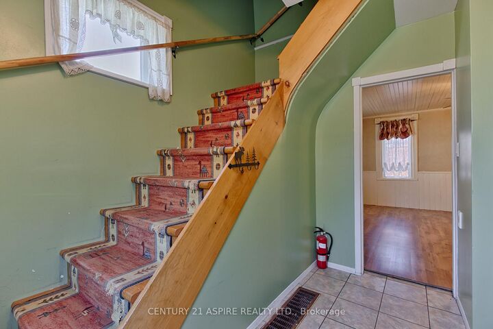 Property Photo:  503 Moffat Street  ON K8A 3Y2 