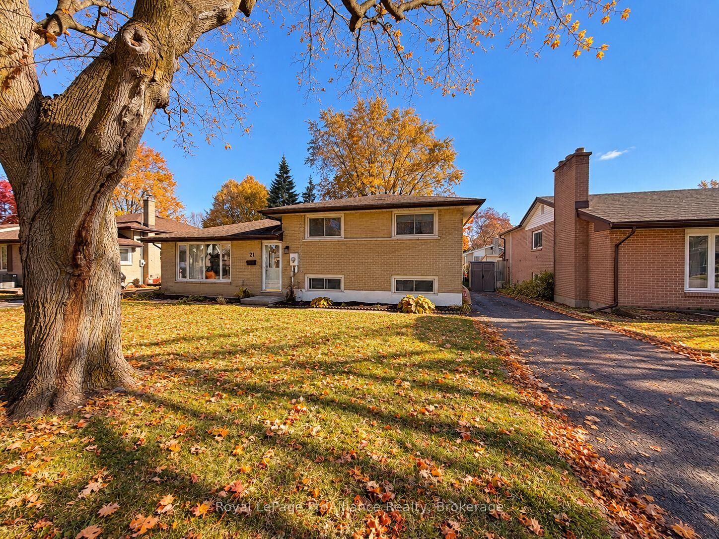 Property Photo:  21 Lambert Drive  ON K8N 4K5 