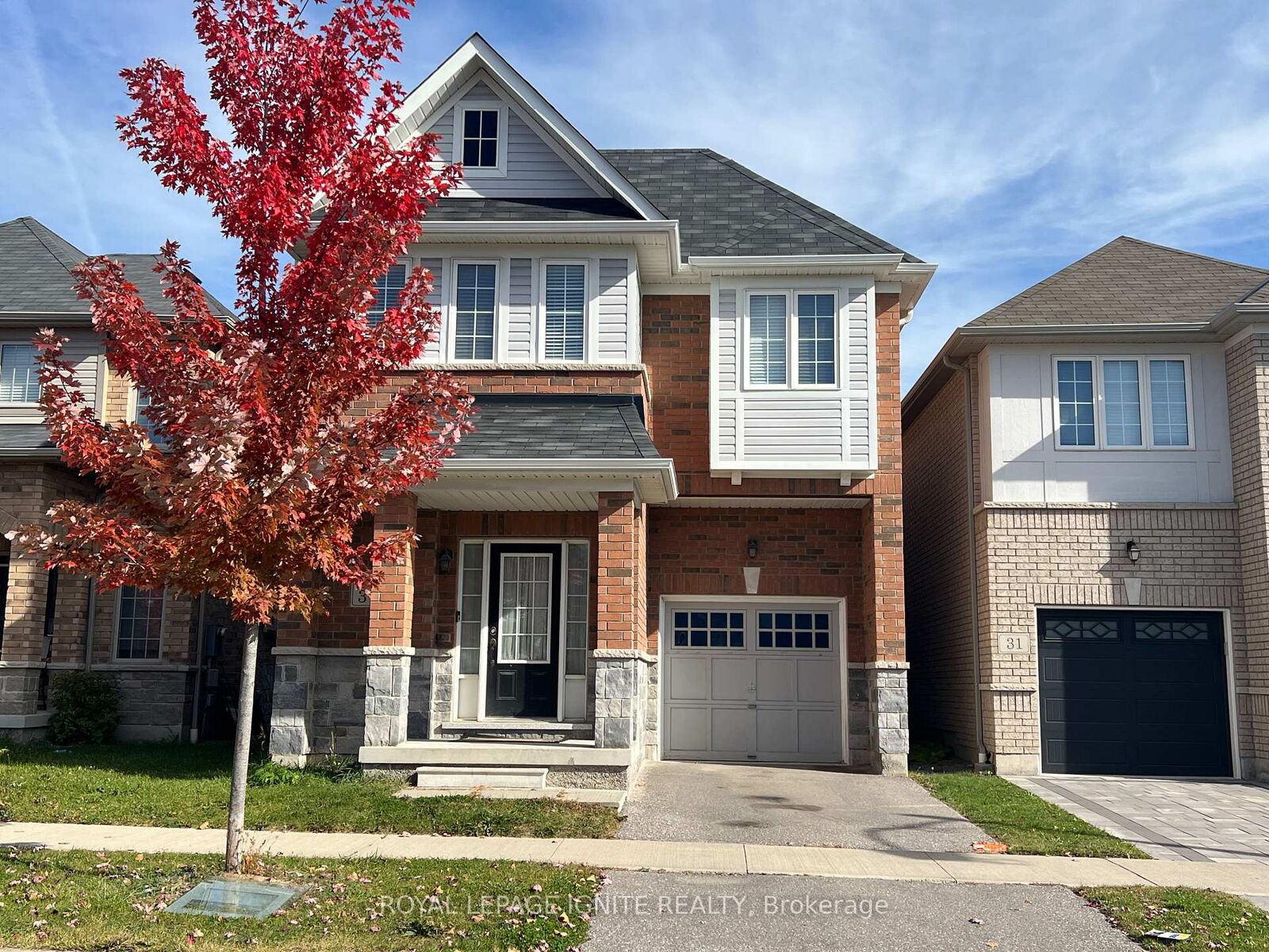 Property Photo:  33 Ainsbury Avenue  ON L1Z 0S7 