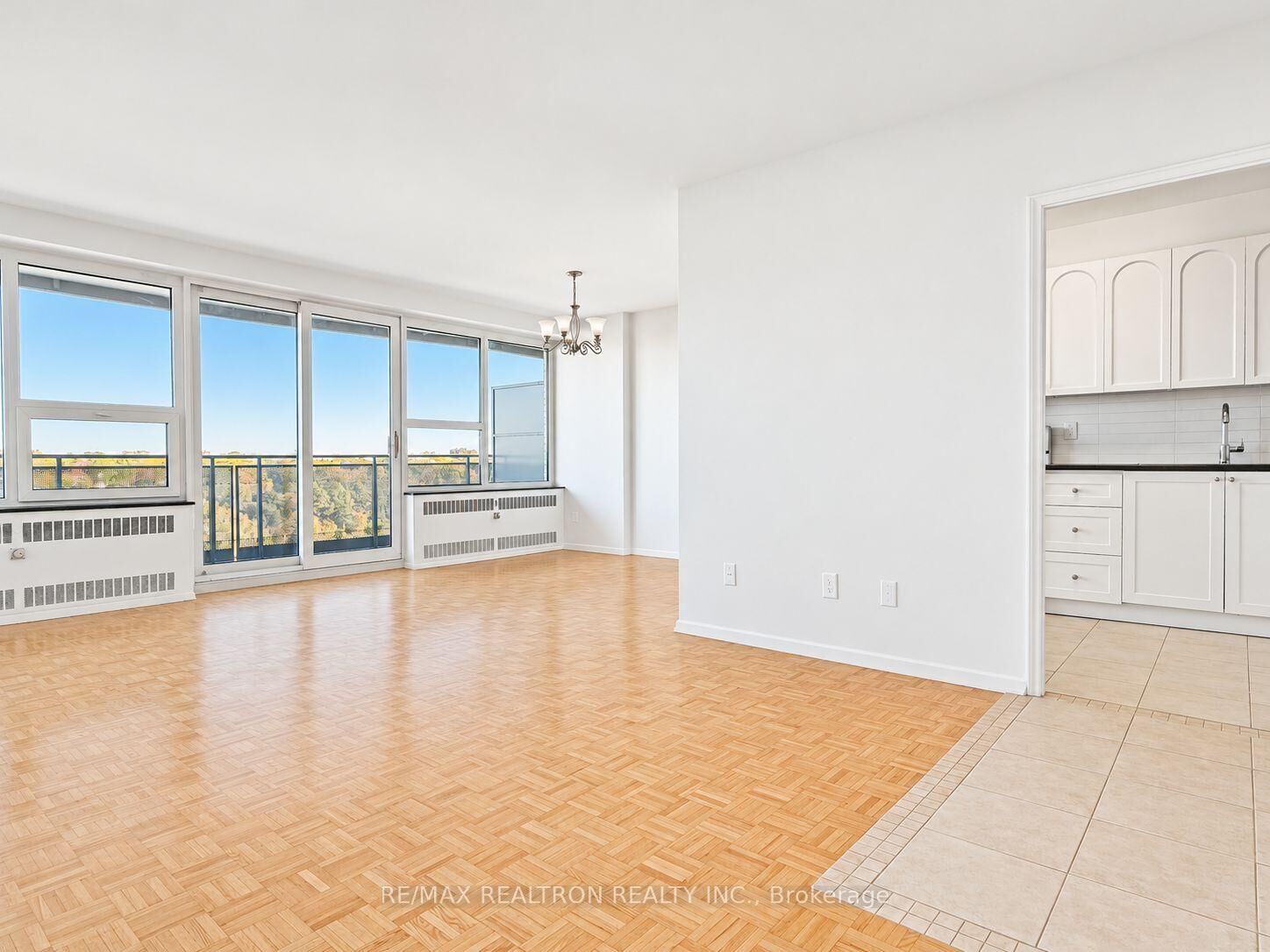 Property Photo:  10 Shallmar Boulevard 804  ON M5N 1J4 