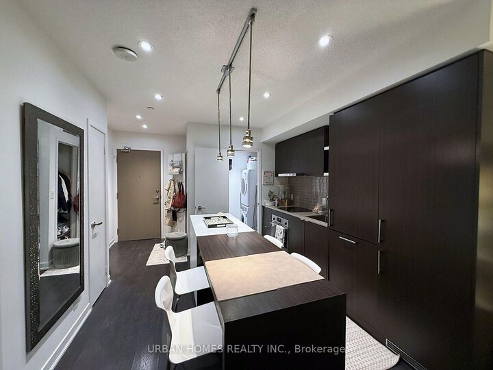 Property Photo: 100 Harbour Street 2809 ON M5J 0B5