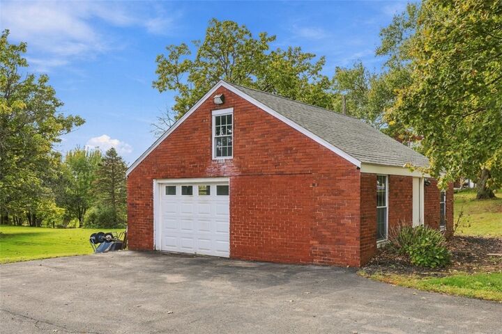 Property Photo: 762 Hartzell School Rd PA 15066