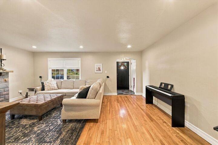 Property Photo: 204 Jackson Cir PA 15229