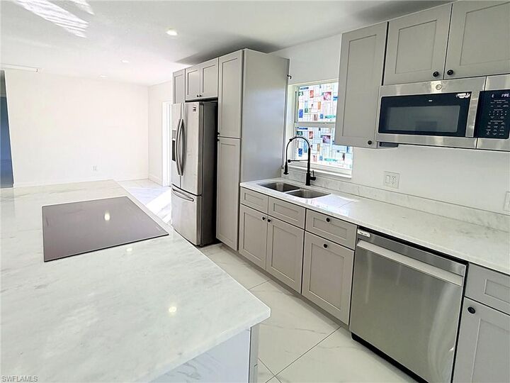 Property Photo: 3615 Country Club Blvd FL 33904