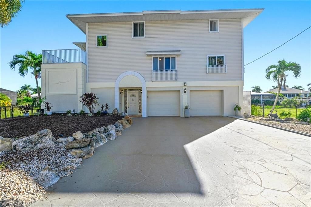 Property Photo: 17911 Grey Heron Ct FL 33931
