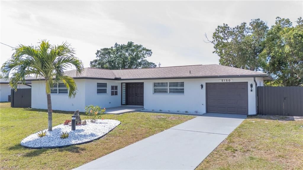 Property Photo: 5150 York Ct FL 33904