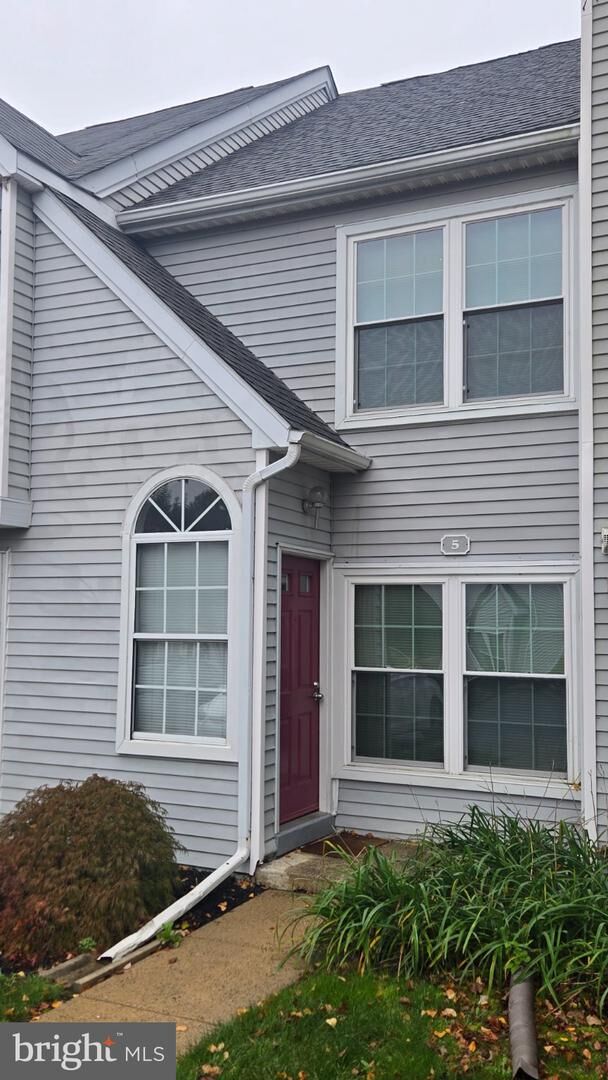 Property Photo: 5 Applewood Court PA 19044