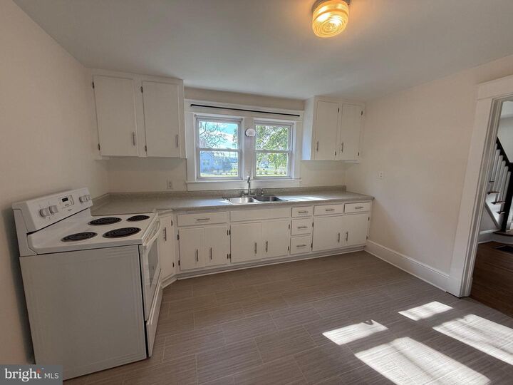Property Photo:  815 S Dupont Boulevard  DE 19963 