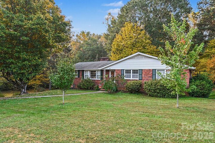 Property Photo: 604 12th Avenue NE NC 28601