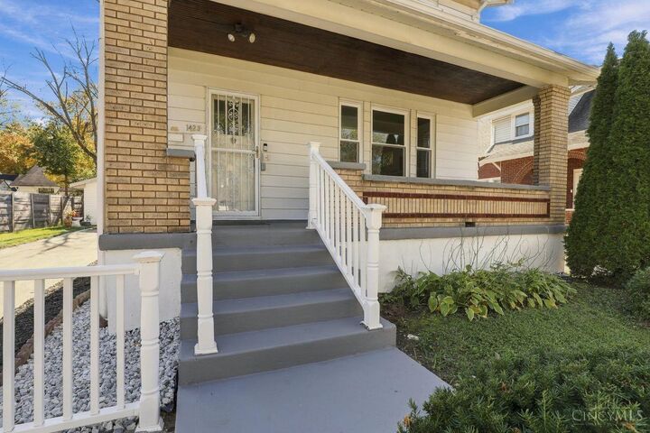 Property Photo:  1423 Elkton Place  OH 45224 