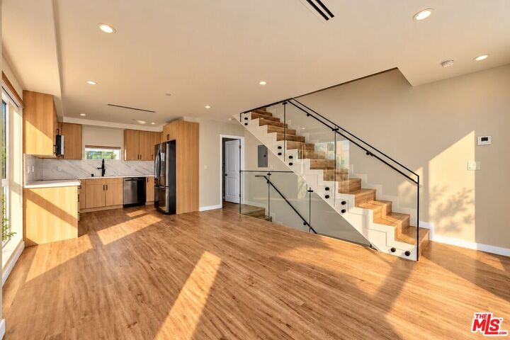 Property Photo:  1963 N Beachwood Dr  CA 90068 