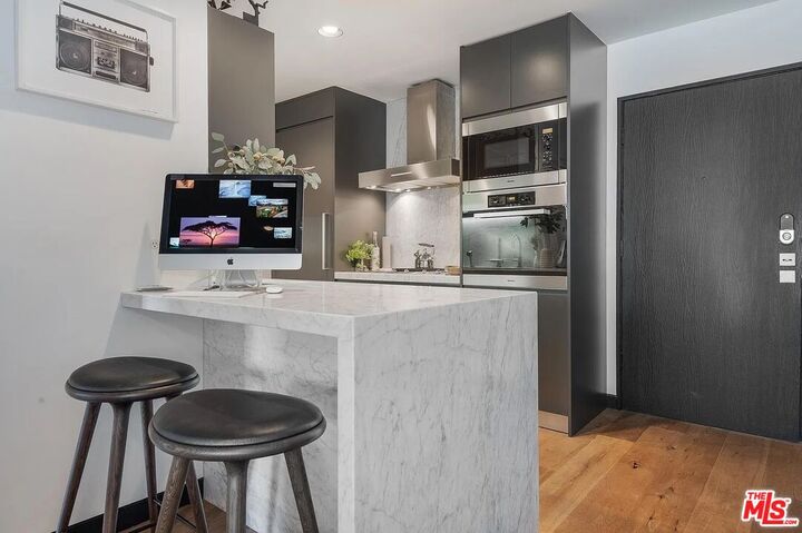 Property Photo:  1134 Alta Loma Rd, Unit 212  CA 90069 