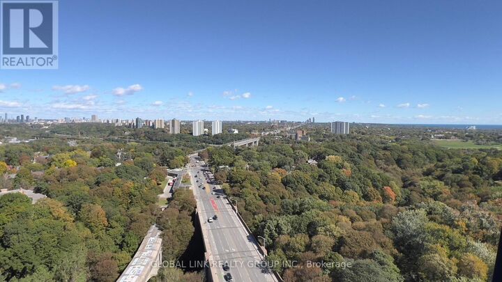 Property Photo: 585 Bloor Street East 2115 ON M4W 0B3
