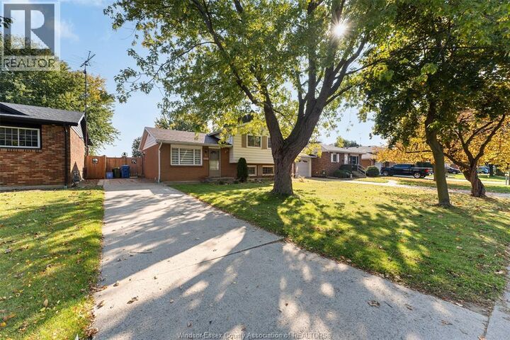 Property Photo:  6 Camelot Avenue  ON N8H 4V6 