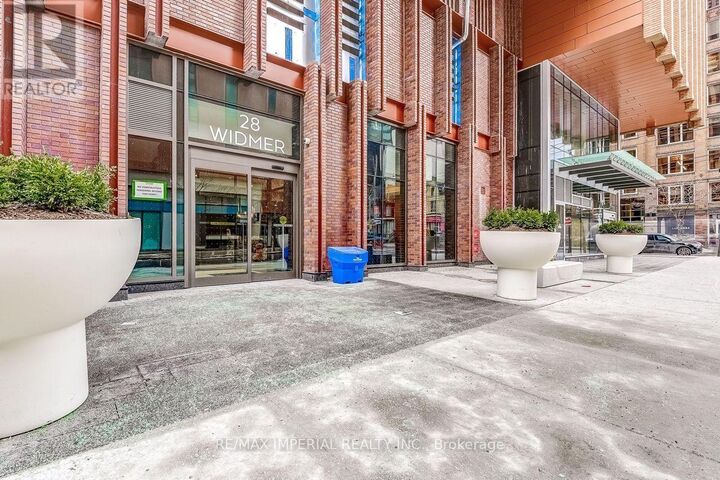 Property Photo:  28 Widmer Street 4521  ON M5V 0T2 