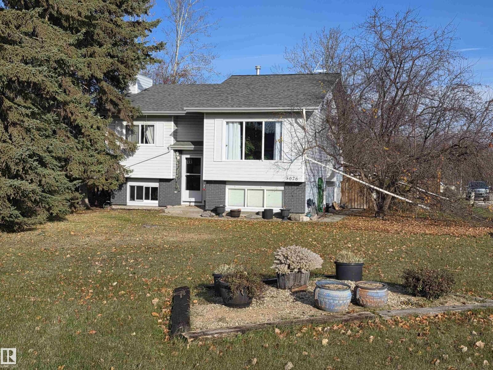 Property Photo:  5026 51 St  AB T0E 1Z0 