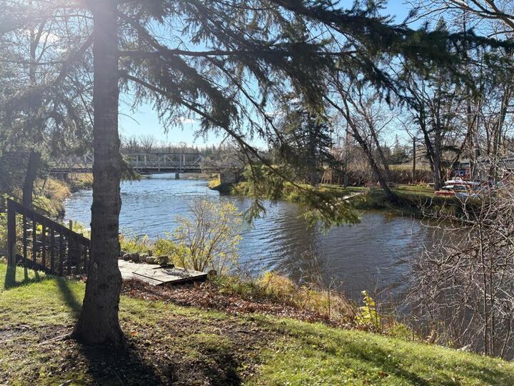 Property Photo:  27 River Road North  MB R0E 0C0 