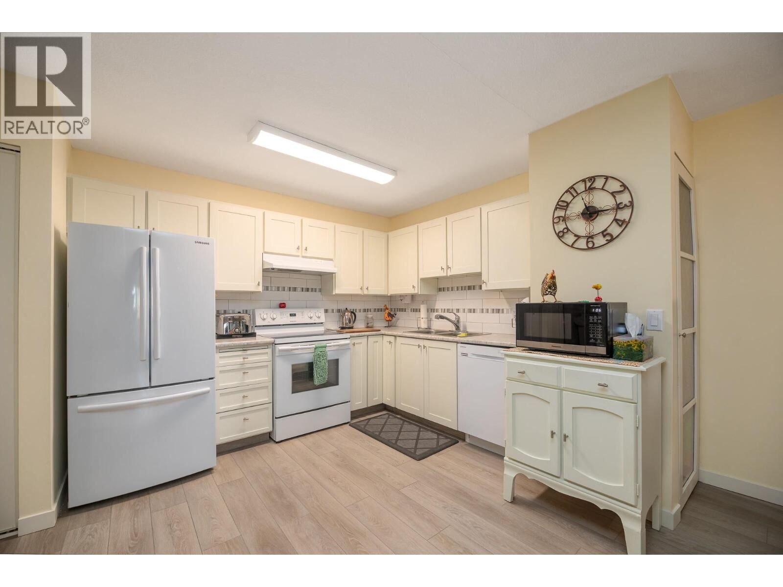Property Photo:  187 Warren Avenue 304  BC V2A 3N1 