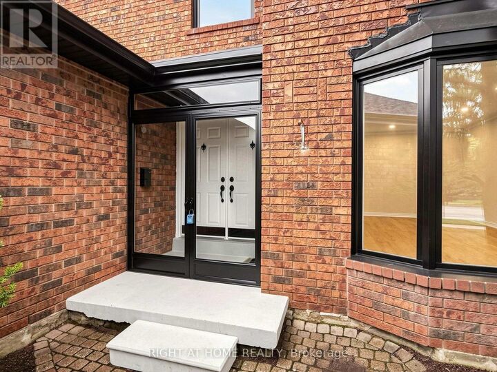 Property Photo: 2920 Kingsway Drive ON L6J 6R2