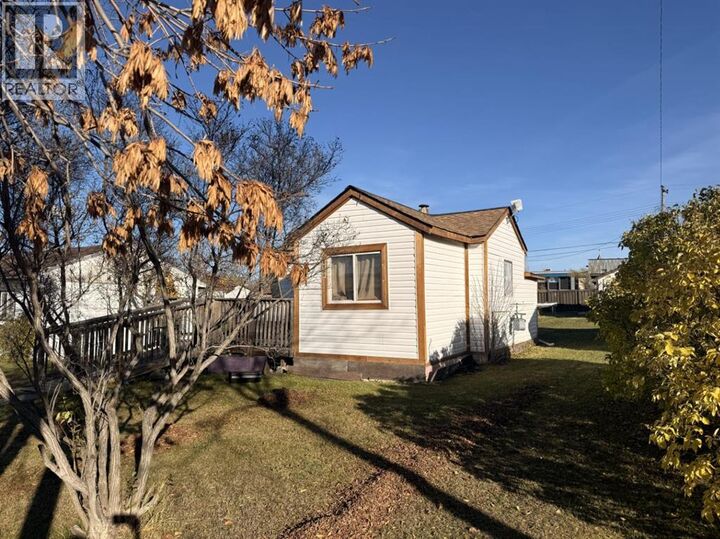 Property Photo:  4909 51 Street  AB T4N 1T7 