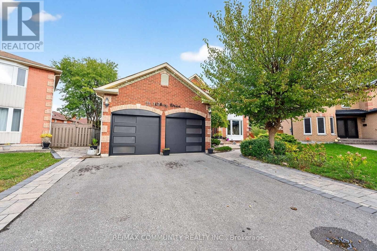 Property Photo:  31 Withay Drive  ON L1T 3J8 