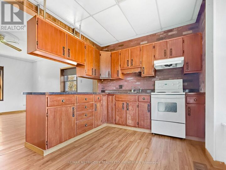 Property Photo: 3376 Burnstown Road 1 ON K7V 3Z9