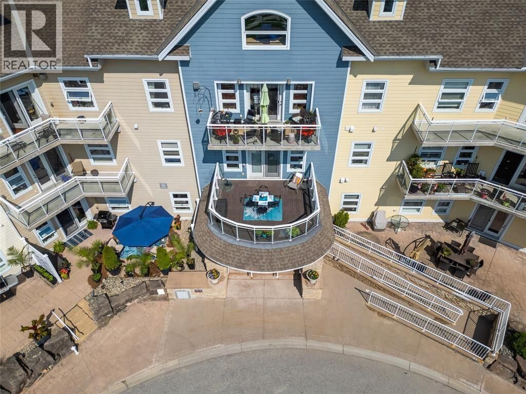 Property Photo:  1550 Venetian Boulevard 211  ON N7T 0A4 