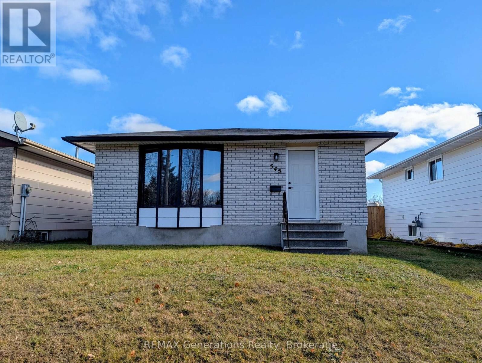 Property Photo:  545 Lanark Crescent  ON P7A 7V7 