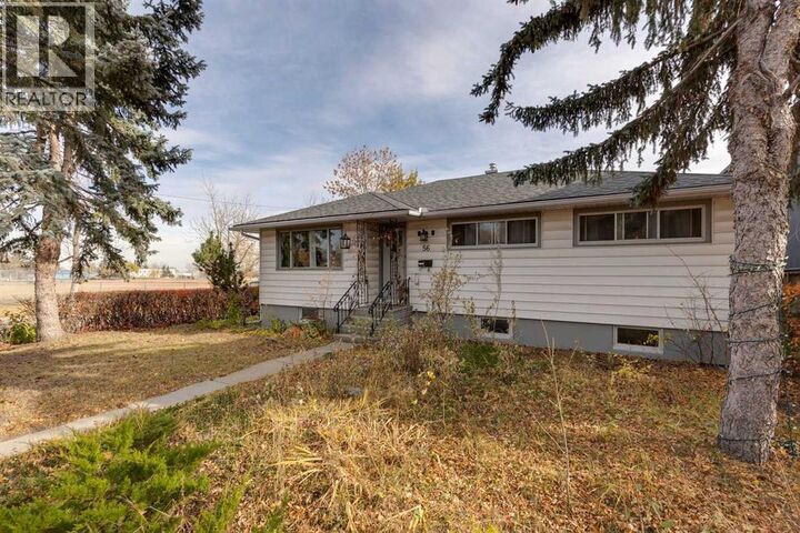 Property Photo:  56 Hunter Street Northwest  AB T2K 2B7 