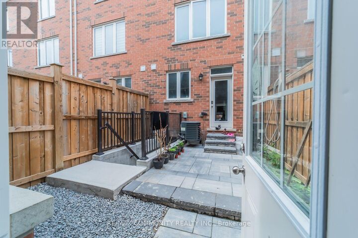 Property Photo:  59 Jolly Way  ON M1P 0E2 