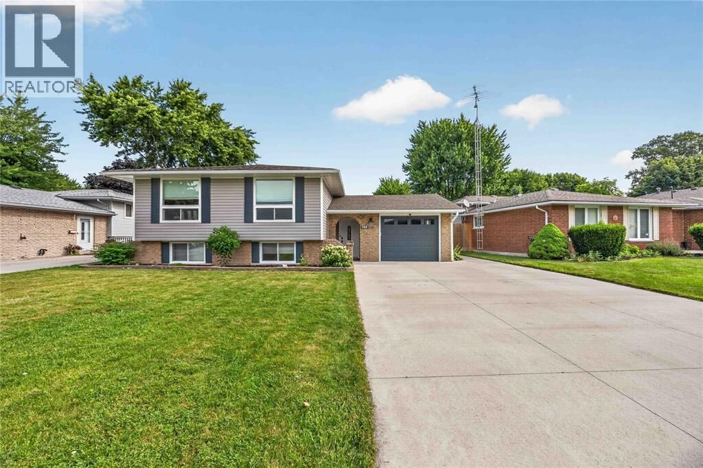 Property Photo: 266 Clairwood Crescent ON N0N 1G0