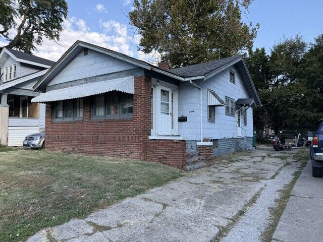 Property Photo:  2404 E William Street  IL 62521 